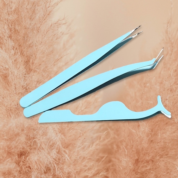 Eyelashes bundle, brush, adhesive and tweezers! - Picture 3 of 8